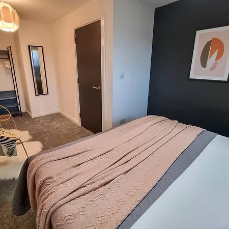 Couples Retreat / Workers Paradise + Free Parking-3