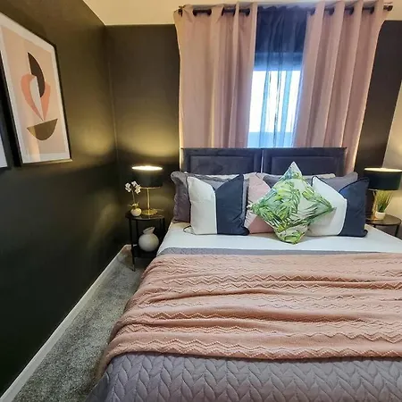 Couples Retreat / Workers Paradise + Free Parking-2